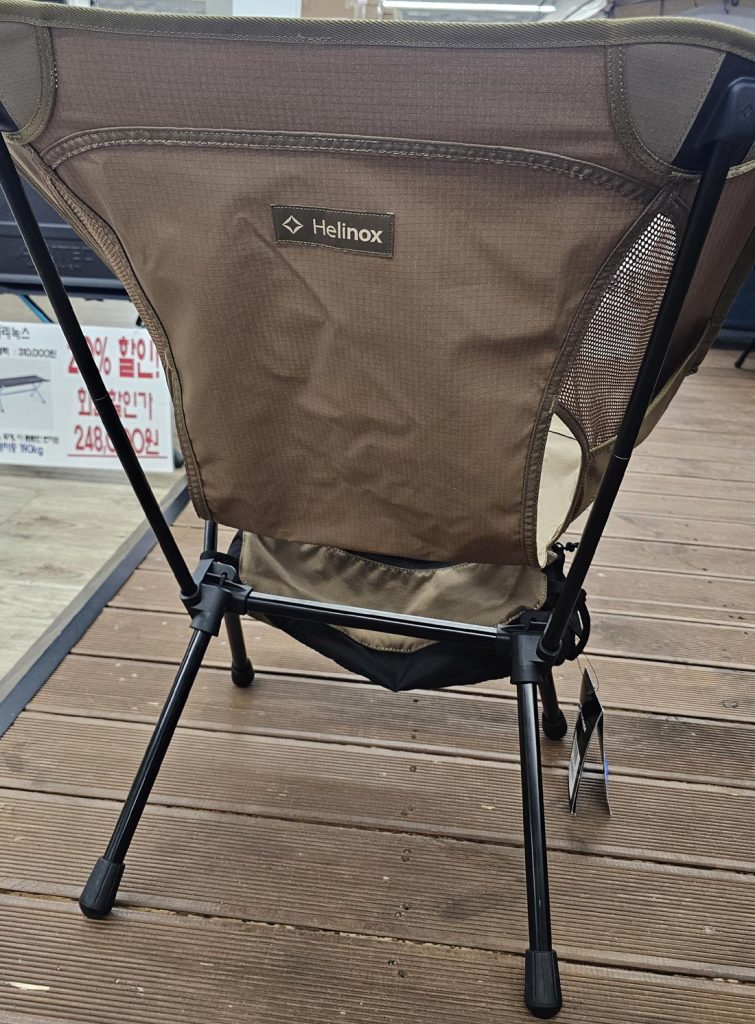 Rear view of the Helinox Chair One (re) photographed by K-papa, showing the seat construction and lightweight frame.