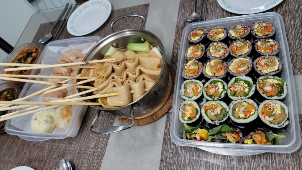 Kimbap and Korean fish cake soup