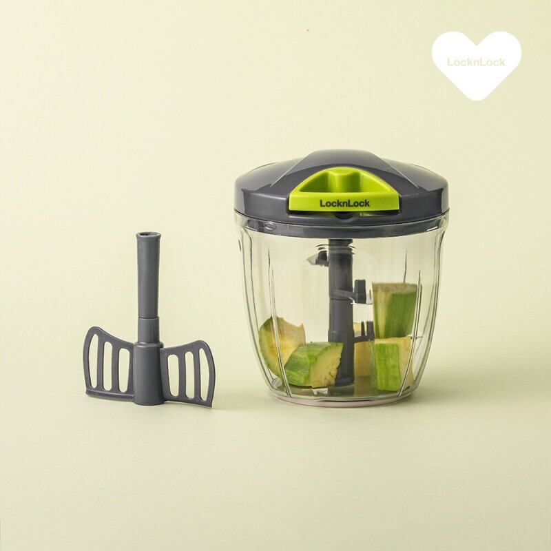 Freshly chopped vegetables inside a transparent Lock and Lock vegetable slicer bowl.