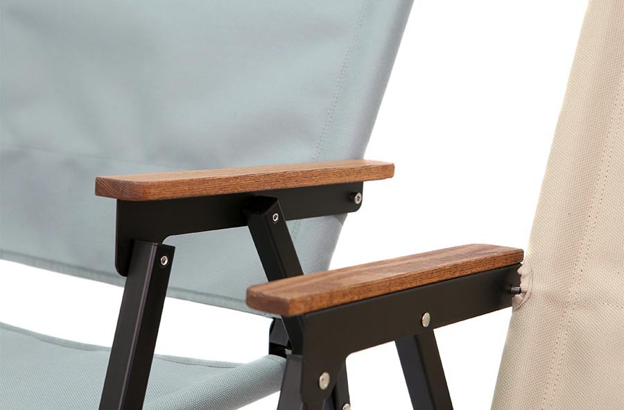Minimal Works Life Folding Chair B Plus Review featuring the premium wooden armrest detail