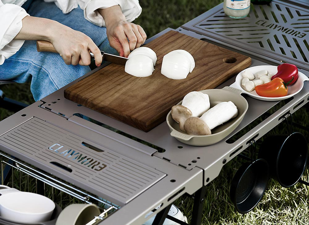 Claymore IGT Expand 40 Basic Set Review with outdoor cooking on the table