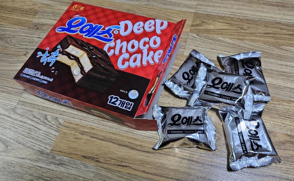 Haitai Oh Yes chocolate cake box with individually wrapped cakes on a wooden floor