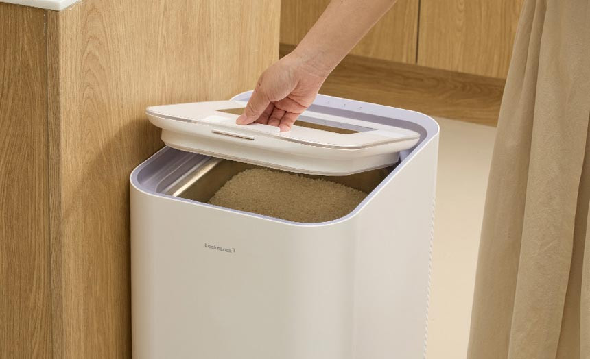 Opening the lid of the LocknLock Fresh Sten Vacuum Rice Refrigerator