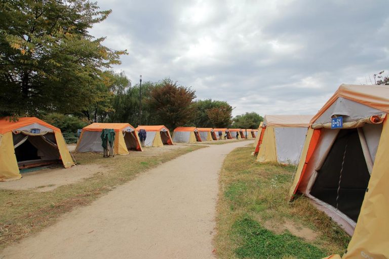 Tent facilities at Nanji Campground Seoul offering convenient urban camping inside Nanji Hangang Park.