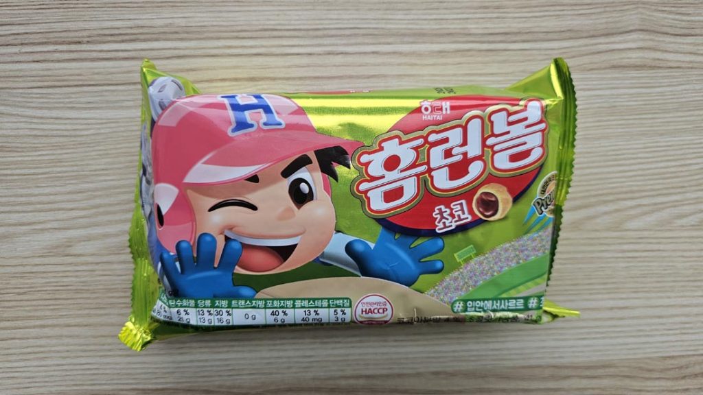 Front of a green Haitai Homerun Ball Choco package sold in Korea
